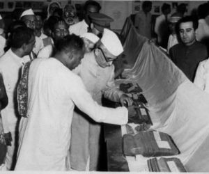 km munshi inspecting manuscripts